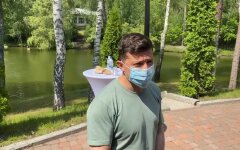 Президент Украины Владимир Зеленский, зеленский поздравил с троицей, зеленский в маске