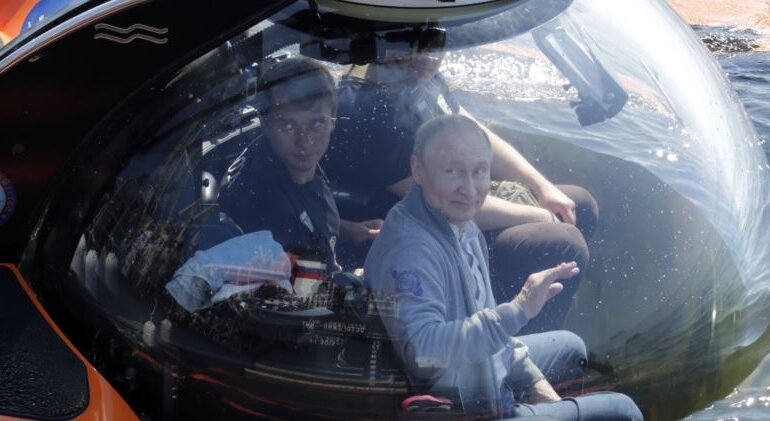 Путин в батискафе