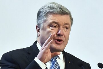 Украинцам объяснили, чьи интересы лоббирует Порошенко, крича «зрада»