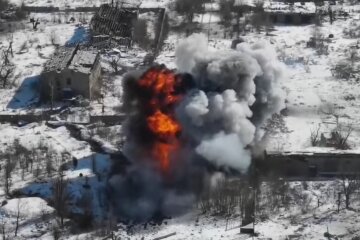 Десантники ВСУ уничтожили танк оккупантов: видео с дрона