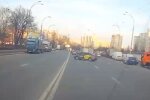 В Киеве таксист Uklon показал опасный маневр: видео