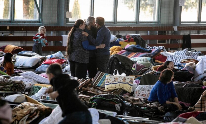Украинских беженцев в Польше лишат денежной помощи и заставят покрывать расходы: условия
