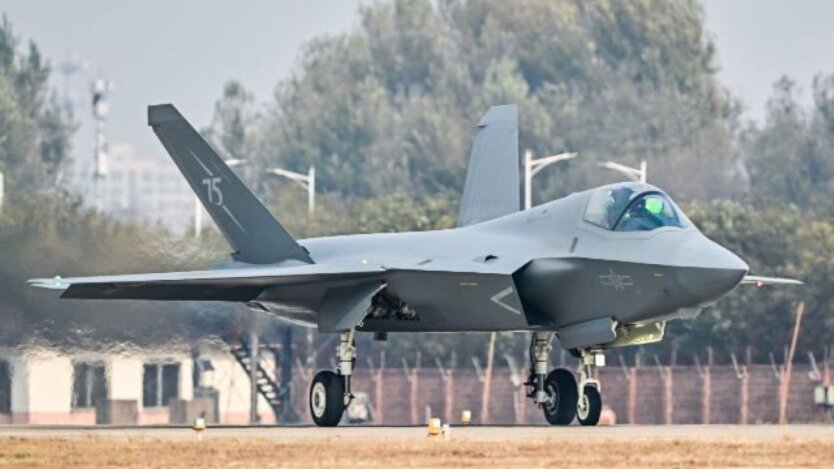 Истребитель J-35