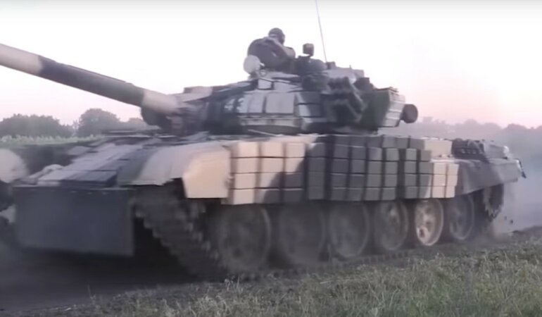Россия перебросила на Донбасс боевую технику и дроны, - разведка