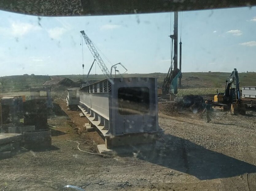 Оккупанты строят железную дорогу в Мариуполе