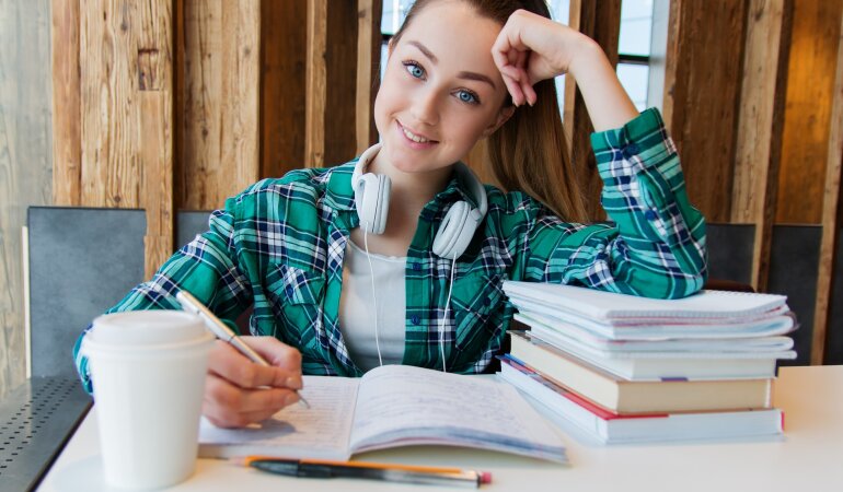 Абитуриент