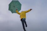 Летающую на зонтике Верещук обвинили в плагиате