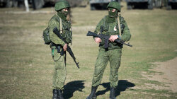 русские солдаты в Крыму2