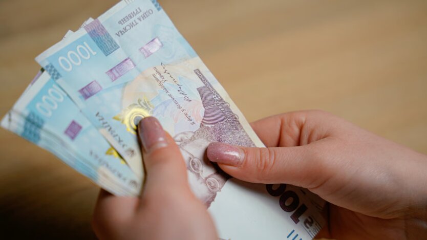 Грошова допомога / Фото: Новини.LIVE