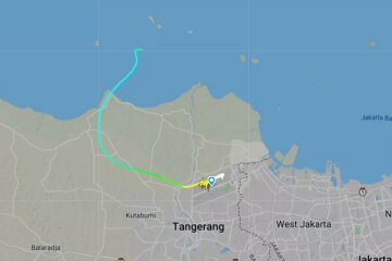 Потеряна связь с Boeing 737-500, который вылетел из Джакарты