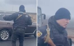 Полицейский на трассе в Умань кидался с автоматом на людей, защищая мажоров: видео: видео