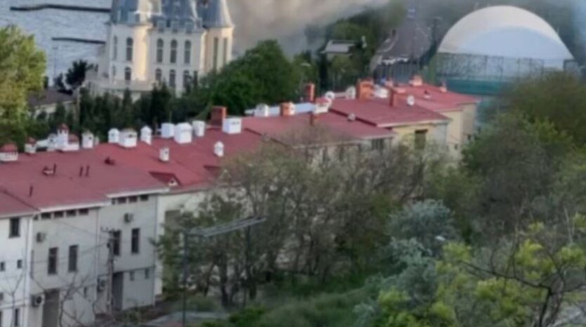 Удар по Одесі 29 квітня: горить "замок Гаррі Поттера"