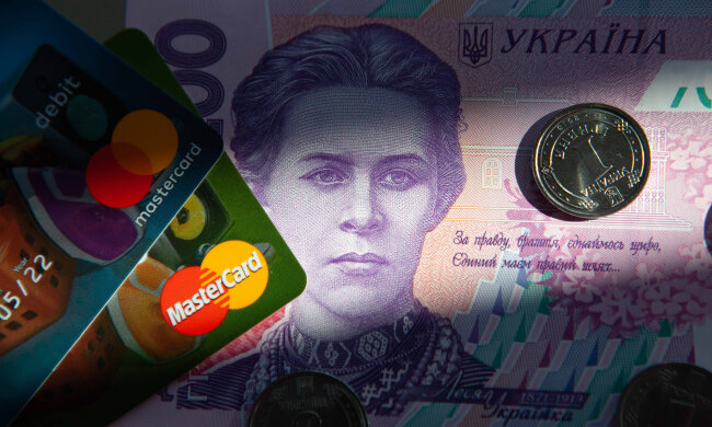 Гривні та банківські картки