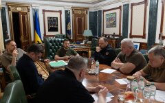 Владимир Зеленский работает с командой / Фото: Телеграм президента