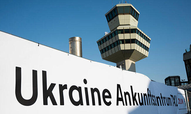 Украинские беженцы в бывшем аэропорту "Тегель"