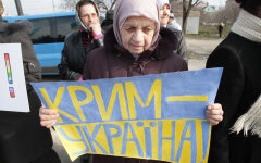 Crimean citizens protest against referendum