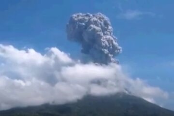 Извержение вулкана, Индонезия