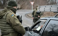 Перевірка документів на блокпостах / Фото: Генштаб ЗСУ