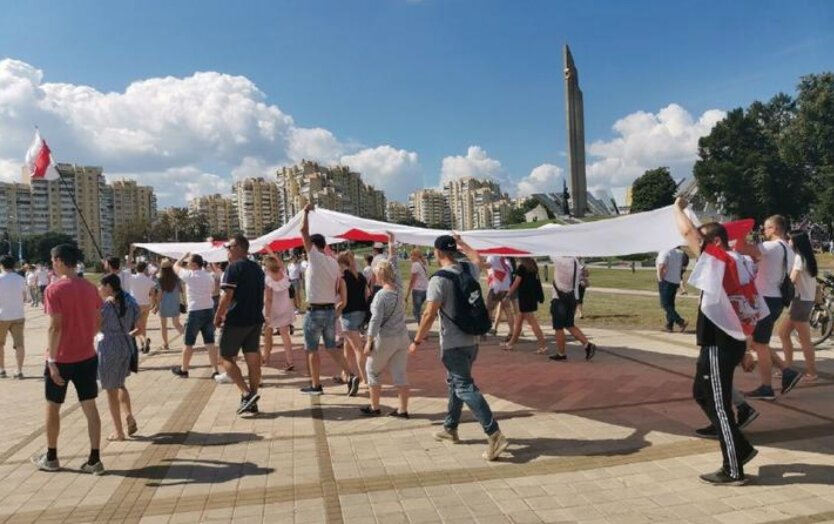 В Минске проходит масштабный протест против Лукашенко: фото, видео