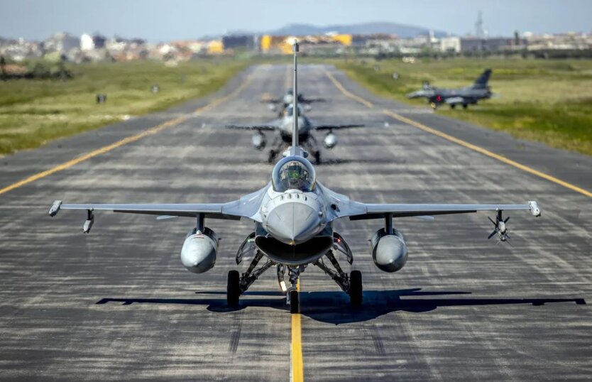 Создание нескольких эскадрилий одновременно является более эффективным подходом для Военно-воздушных сил Украины, считает эксперт