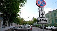 Дорожный знак "Стоянка запрещена"
