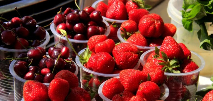 Сколько стоят летние ягоды?