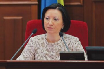 Трудовые будни оппозиции: депутаты заблокировали трибуну Киевсовета