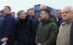 Владимир Зеленсксий и мост в Станице Луганской