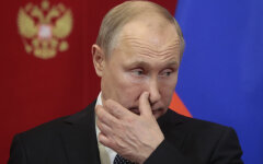 Russian President Vladimir Putin meets Zimbabwean President Emmerson Mnangagwa