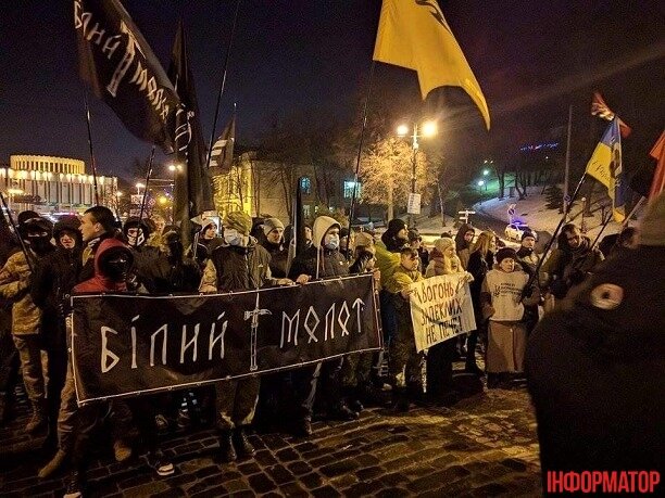 В Киеве «Правый сектор» подрался с полцией - фото 30798