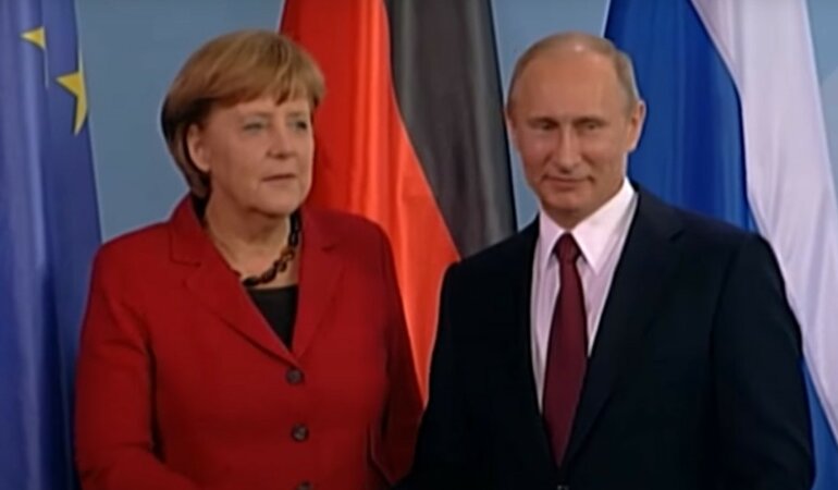 Меркель и Путин обсудили выполнение договоренностей по Донбассу