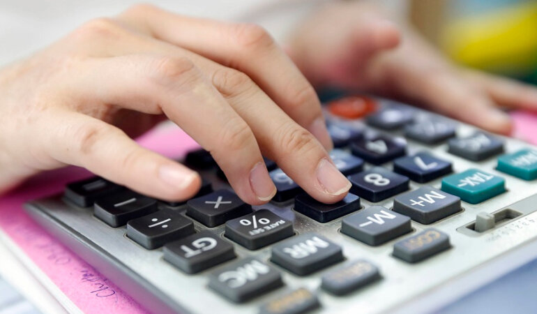 Бухгалтер, начисление зарплаты