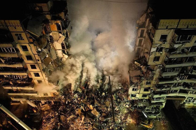Последствия ракетного удара оккупантами по дому в Днепре / Фото: Телеграм Зеленского