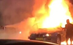 В Запорожье автомобиль влетел в билборд и загорелся, трое погибших: видео