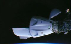 SpaceX Илона Маска показала стыковку Crew Dragon к МКС