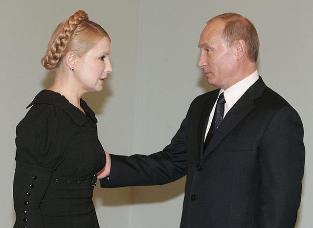 Russia's Prime Minister Putin and his Ukrainian counterpart Tymoshenko meet in Moscow for talks