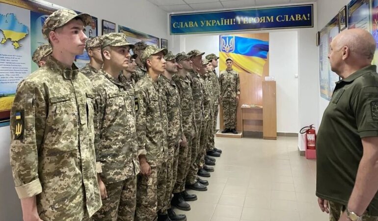 Студенти на військовій підготовці