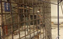 Клетки для пленных украинцев, суд, война с россией, Мариуполь