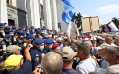 Протесты возле Рады