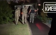В Киеве женщина упала из балкона многоэтажки: подозревают убийство