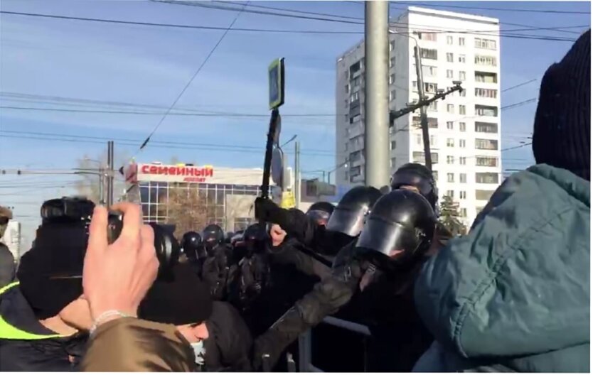 Протесты в России, Алексей Навальный, Избиение митингующих в России