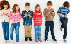 малыш и гаджет