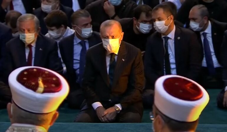 Эрдоган пришел на первый намаз в Соборе Святой Софии