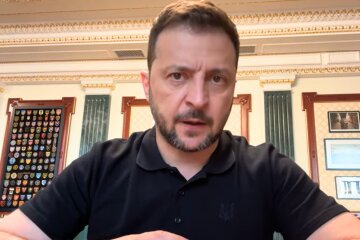 Зеленський обговорив з військовим керівництвом відповідь на обстріл Росії