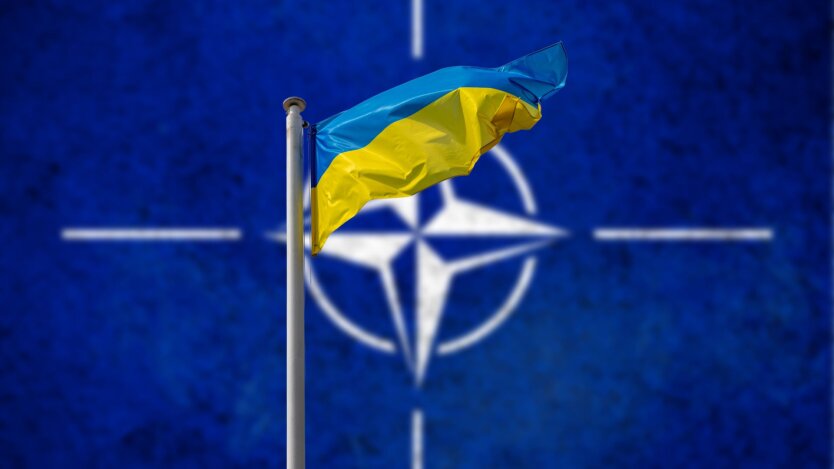 Членство в НАТО невозможно, пока Украина находится в "военном конфликте" с Россией, отметил Таяни