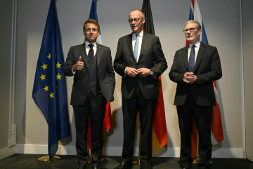 Еммануель Макрон. Фрідріх Мерц. Кір Стармер