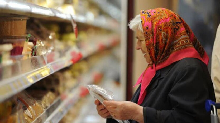 Пенсионерка в украинском супермаркете