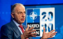 Заместитель генерального секретаря НАТО Мирча Джоанэ