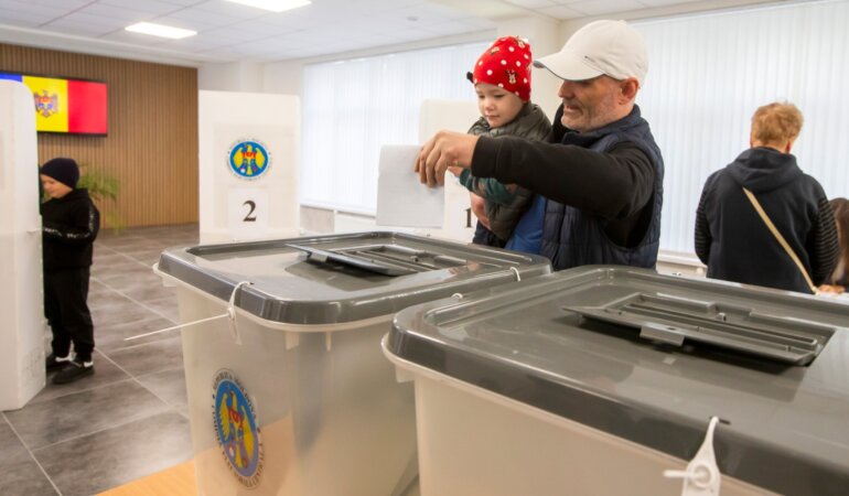 Вибори у Молдові, фото - EPA/DUMITRU DORU
