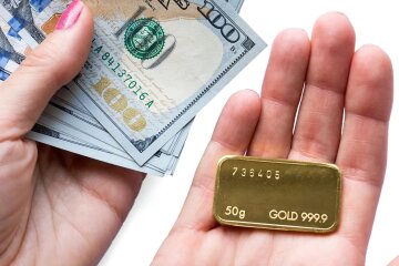 Доллары и золото